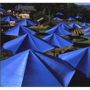 CHRISTO AND JEANNE-CLAUDE: THE UMBRELLAS: JAPAN-USA (SIGNERET LUKSUS UDGAVE)